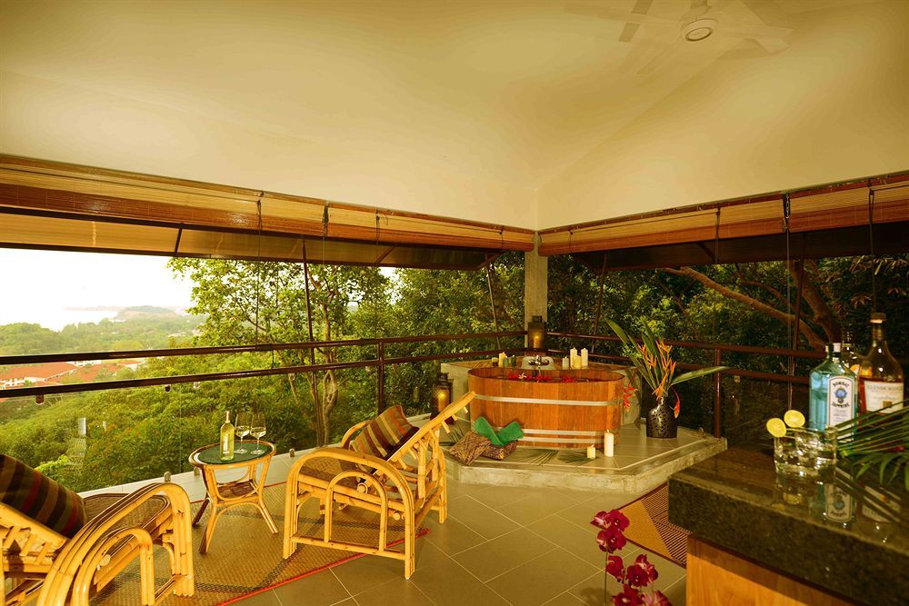 Ambong Rainforest Retreat Pantai Tengah  Eksteriør billede